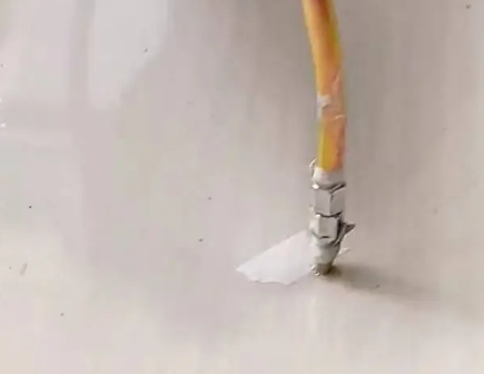 杭锦后旗瓷砖空鼓维修公司专业解答在瓷砖铺贴过程中，如果使用的砂料过粗（如全部使用了粗砂），可能会导致以下问题